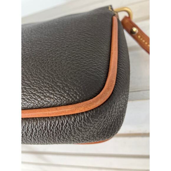 DOONEY & BOURKE SMALL BROWN PVC LEATHER CROSSOBDY BAG - Picture 9 of 16